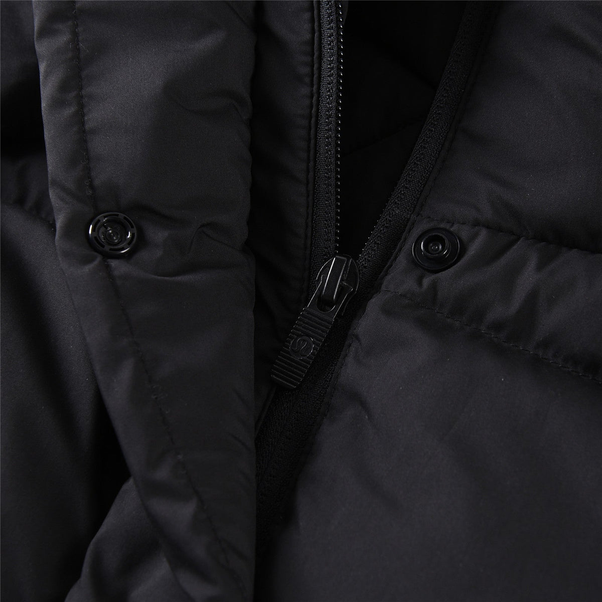 Lululemon Black Wunder Puff Four-Panel Jacket for Women's Winter Wardrobes