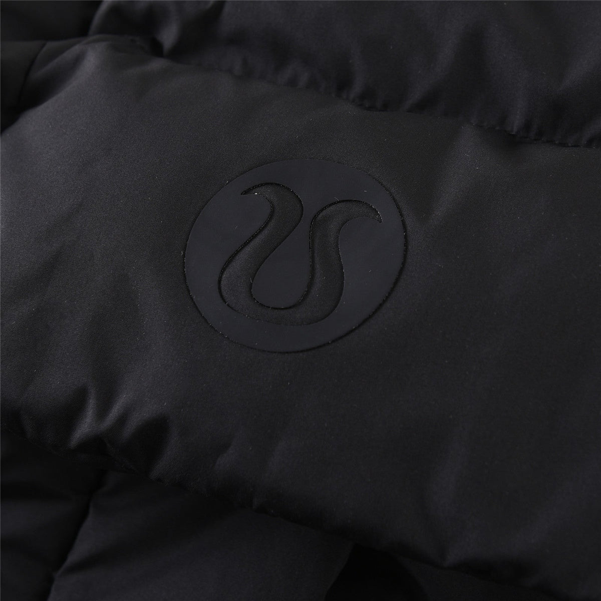 Lululemon Black Wunder Puff Four-Panel Jacket for Women's Winter Wardrobes
