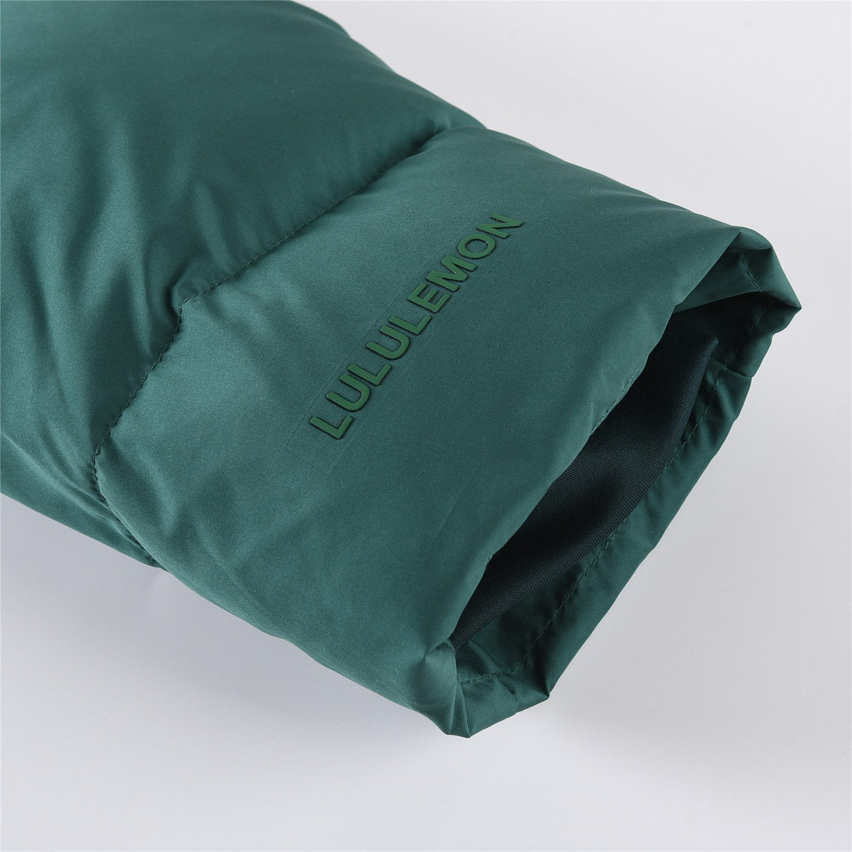 Lululemon Marsh Green Wunder Puff Four-Panel Jacket for Women's Cold-Weather Days